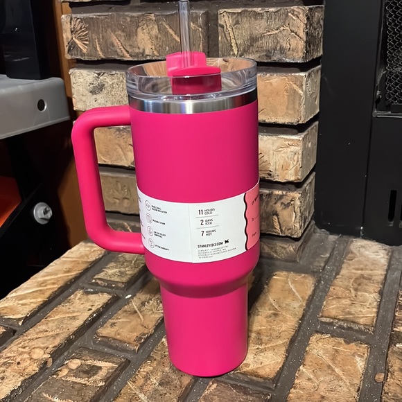 LAST ONE!! Stanley Valentine’s Day Limited Edition 40oz Quencher Cosmo Pink - Picture 4 of 9